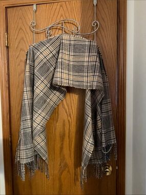 Liz Claiborne Gray & Cream Plaid Fringe Shawl Cape